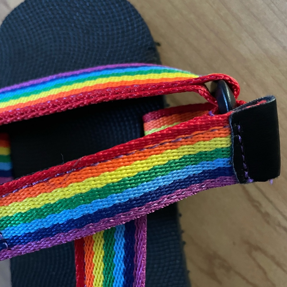 Fun unisex Pride Sandal in Stripes Sz 37 - Picture 7 of 7